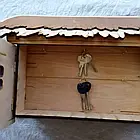 Ключниця з дерева настінна інтер'єрна Сільський будиночок з возом для 6 пар ключів двостулкова, Хатинка, фото 2