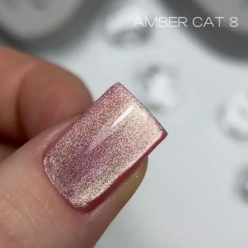 Гель-лак Кошаче Око SAGA professional Amber CAT 08, рожево-фіолетовий Новинка 2025 року. Котяче око., фото 1