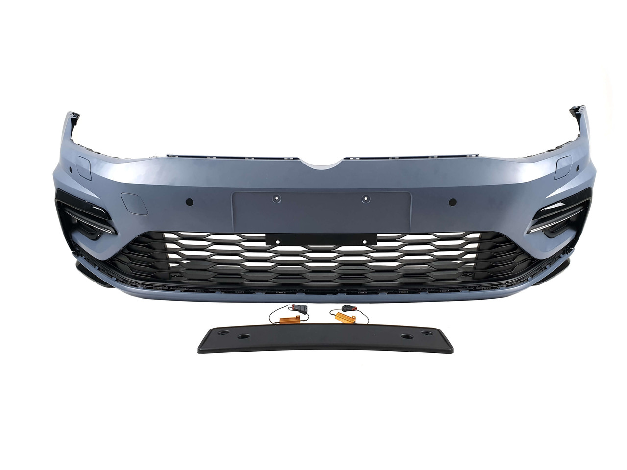 Передній бампер ( дизайн R-Line ) на Volkswagen Golf VII 2017-2020 року