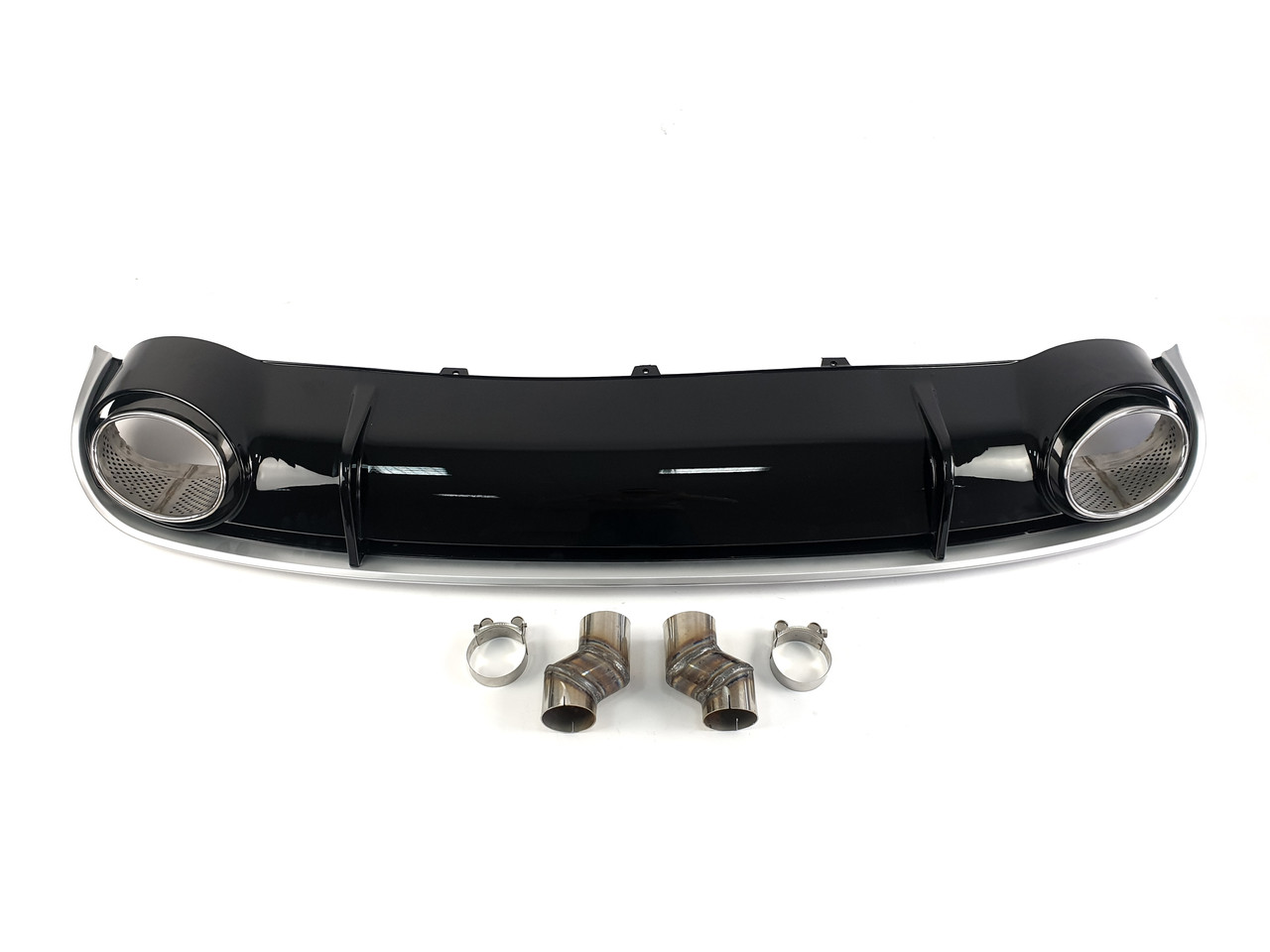 Дифузор ( заднього бампера ) Black Silver / Chrome Pipe ( в стилі RS4 ) на Audi A4 B8 2007-2011 року