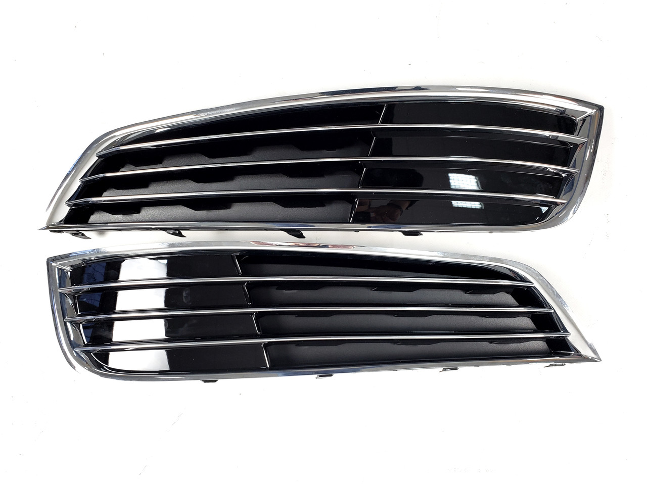 Решітки в бампер Chrome Black ( стиль W12 ) на Audi A8 D4 2010-2014 року