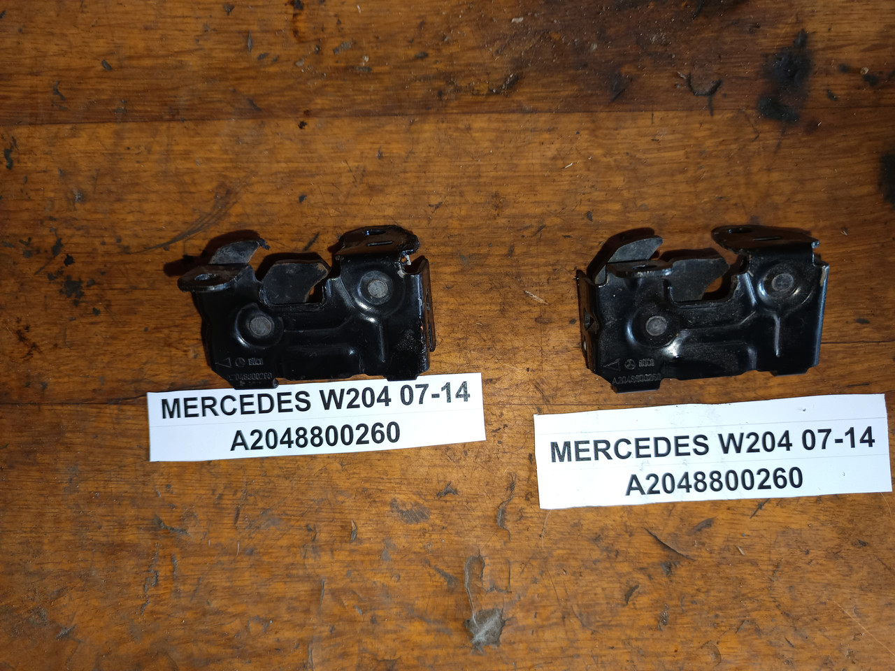Замок капота A2048800260 для Mercedes W204 07-14