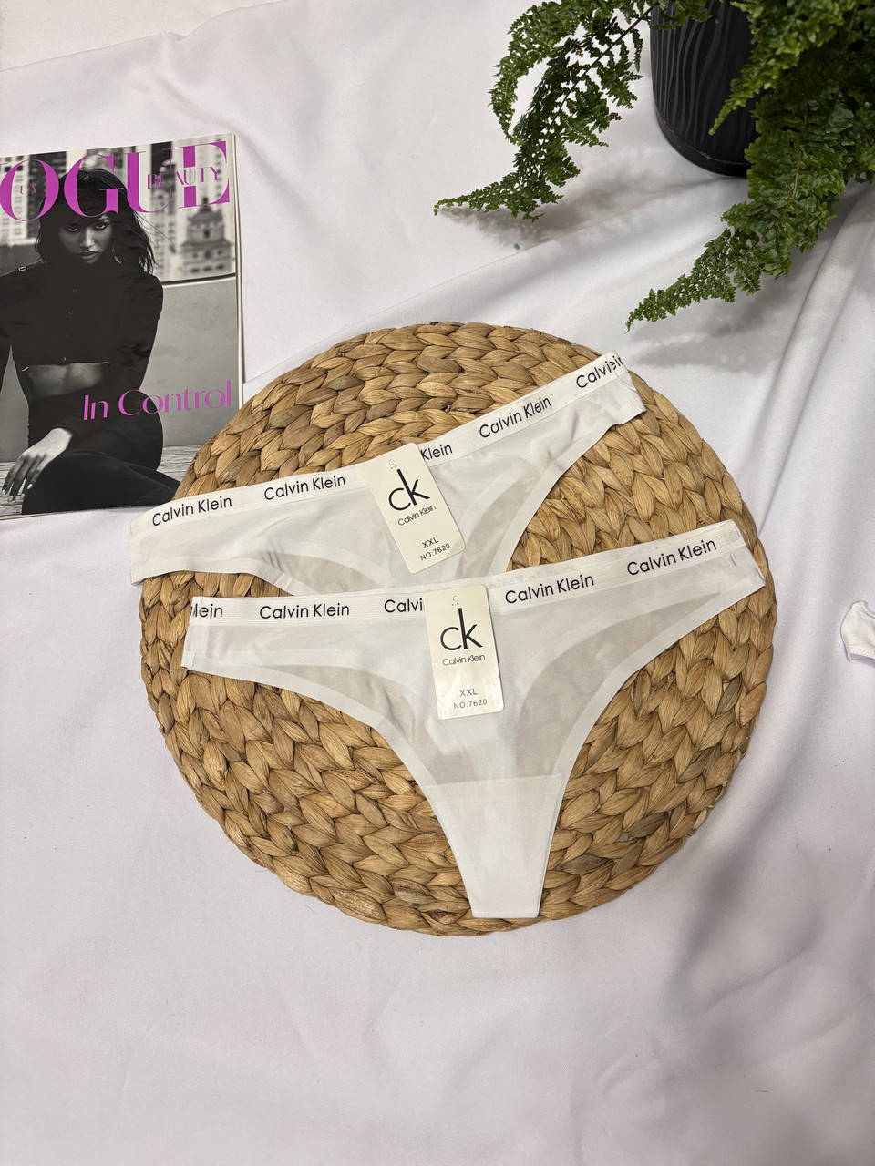 Женские трусики стринги calvin klein, розмір М