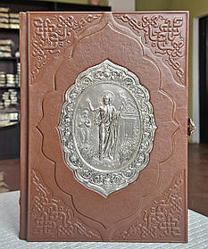 Книга Євангліє требне із застібкою, накладка Воскресіння , оклад шкіра, ураїнська мова, розмір книги 19×26 .