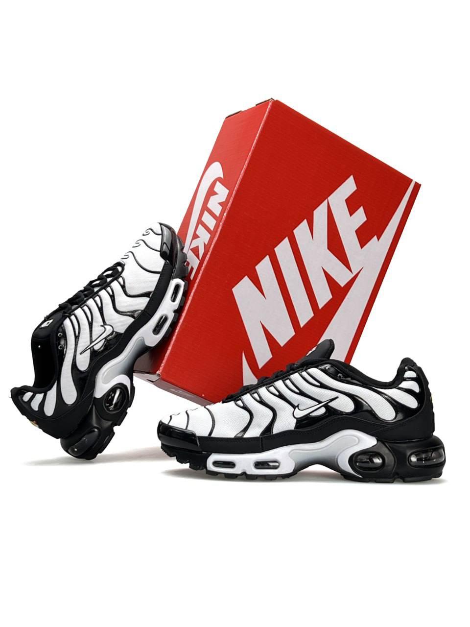 Чоловічі шкіряні текстиль кросівки Nike Air Max Plus White Black, кеди Найк шкіра текстиль білі. Чоловіче взуття
