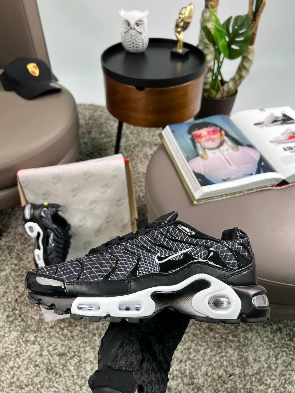Чоловічі шкіряні текстиль кросівки Nike Air Max Plus Black White Line, кеди Найк шкіра текстиль. Чоловіче взуття