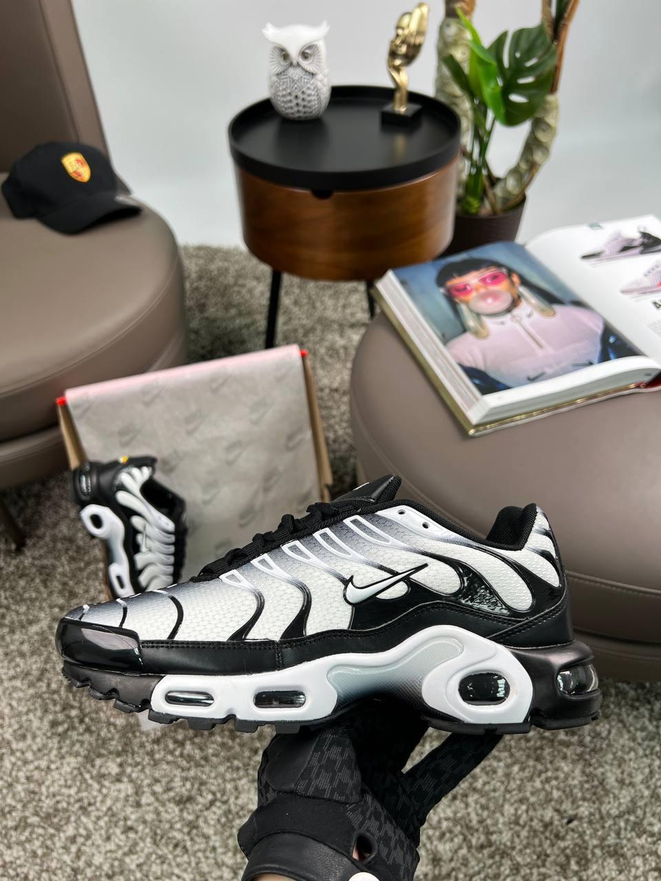 Чоловічі шкіряні текстиль кросівки Nike Air Max Plus White Black Gradient, кеди Найк шкіра текст. Чоловіче взуття