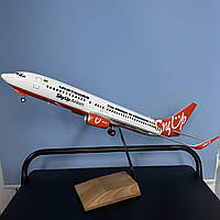 Преміальна модель літака Boeing 737-800 SkyUp Airlines UR-SQM масштаб 1:72