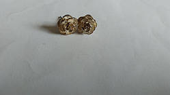 Сережки гвоздики троянди