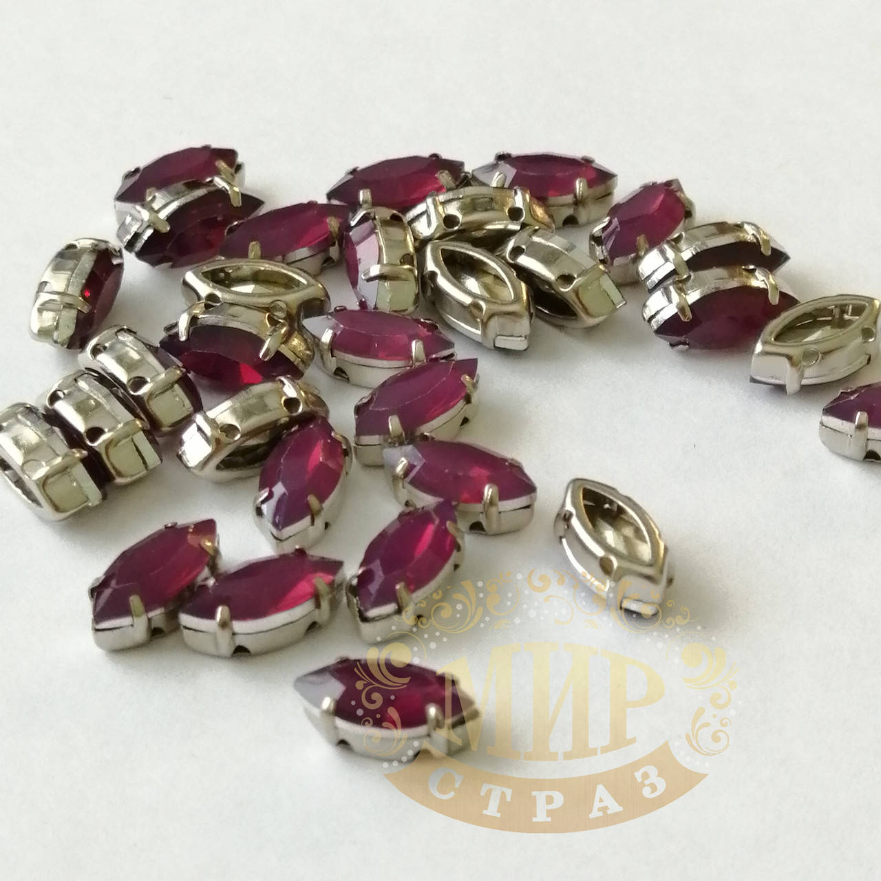 

Лодочки в улучшенных цапах, 5х10мм, цвет Fuchsia Opal, 1шт, Белый
