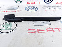 Накладка переднього лівого сидіння Volkswagen Golf IV/Bora/Passat B5 1997-2005 1J0881088D