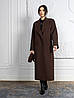 Жіноче тепле трендове шоколадне пряме зимове пальто максі з поясом, шліцом, фото 6