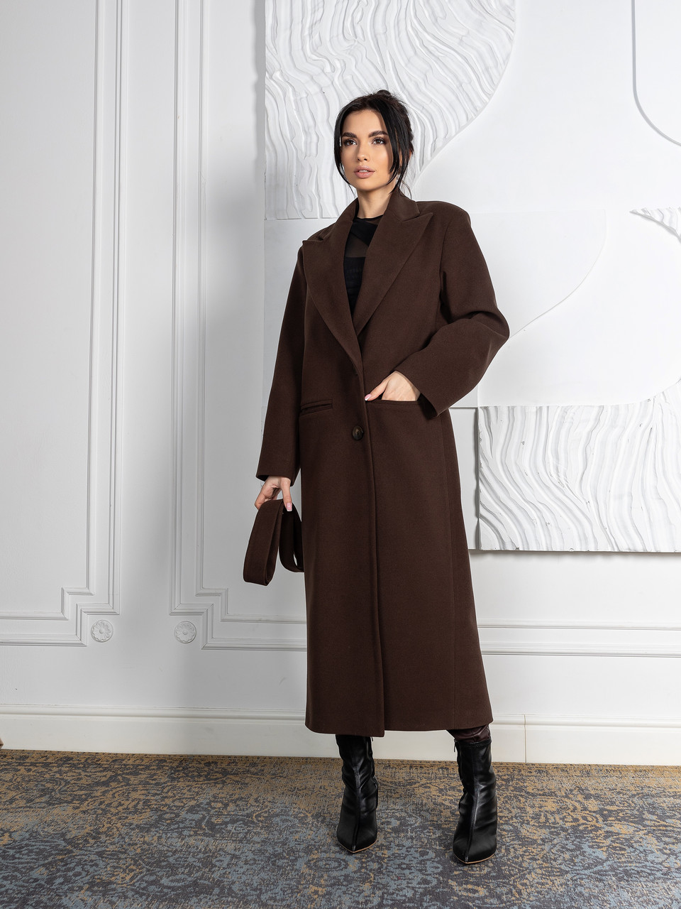 Жіноче тепле трендове шоколадне пряме зимове пальто максі з поясом, шліцом, фото 1