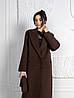 Жіноче тепле трендове шоколадне пряме зимове пальто максі з поясом, шліцом, фото 8