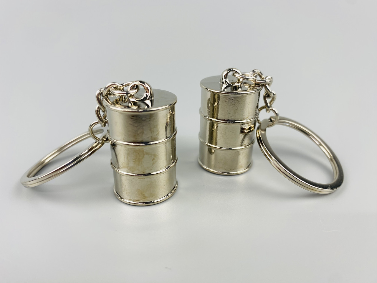 Брелок-бочка для масла, палива. Довжина бочки 34 мм, діаметр 20 мм, фото 1