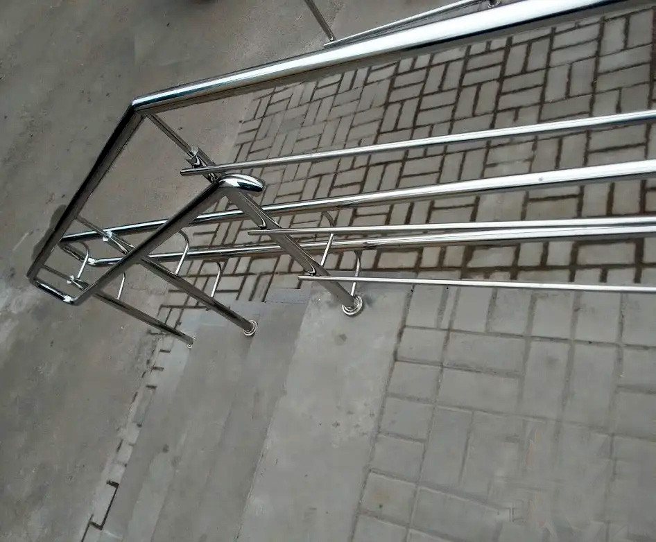 Перила/огорожі для супермаркетів, аптек, ринку з нержавіючої сталі AISI 304