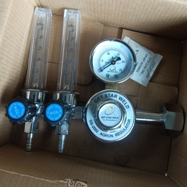 Регулятор витрати вуглекислоти (універсальний) У30АР-40 С2 з ротаметрами на 2 пости