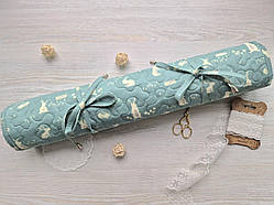 Рол (рулон) для зберігання вишитих робіт "Зайці"