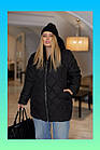 Жіноча зимова куртка батал чорна, капучино стьобана на синтепоні з капюшоном тепла середньої довжини на змійці