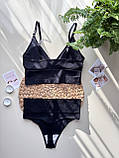Стильний трикотажний комплект жіночої білизни з топа і трусиків стрінгів, фото 2