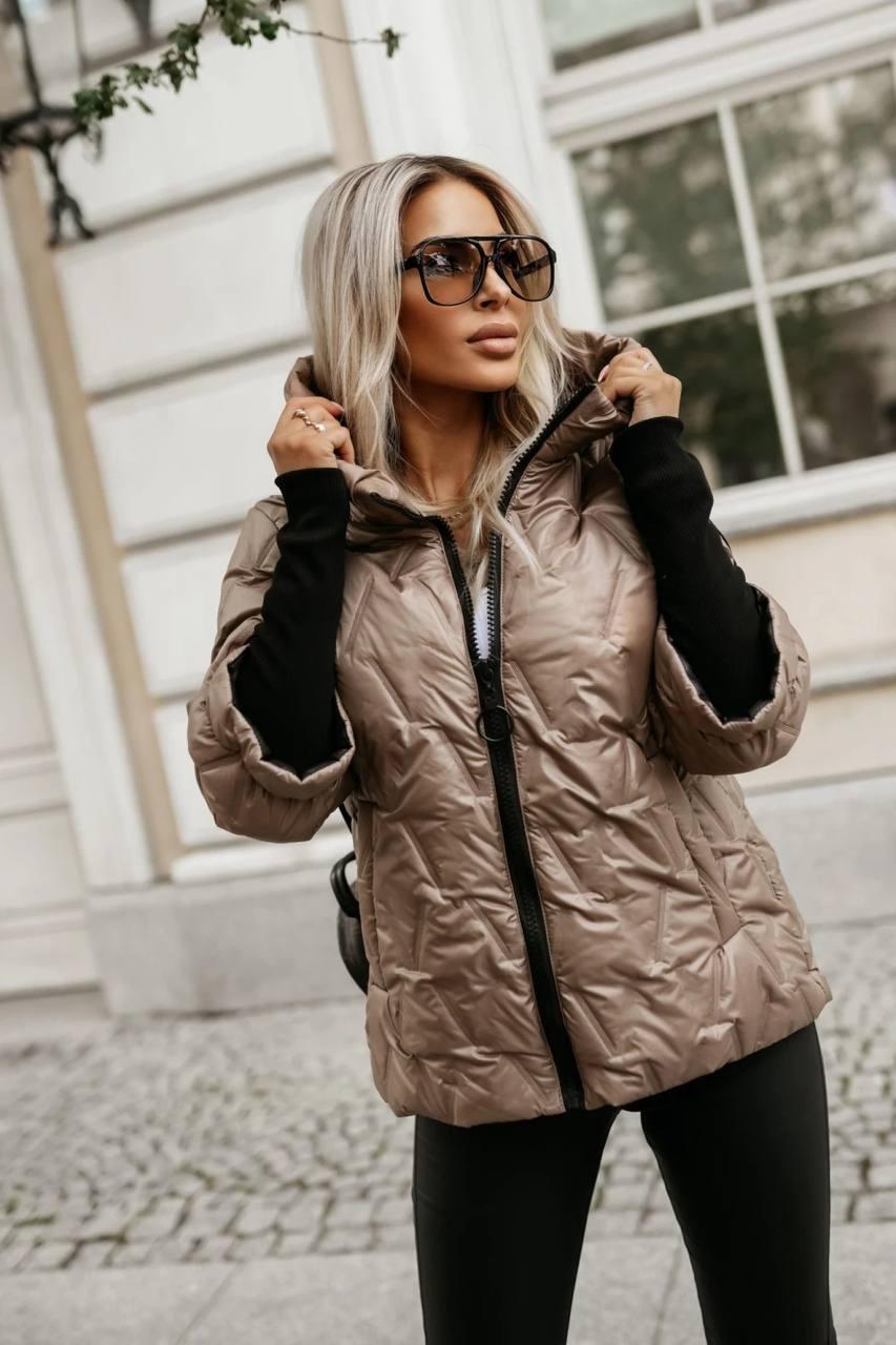 Модна весняна жіноча куртка блискуча стильна ефектна рукав дов'яз рібану на блискавці з капюшоном