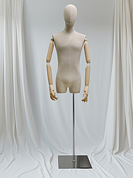 Манекен чоловічий із дерев'яними руками