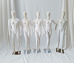 Манекени жіночі білий на скляній підставці