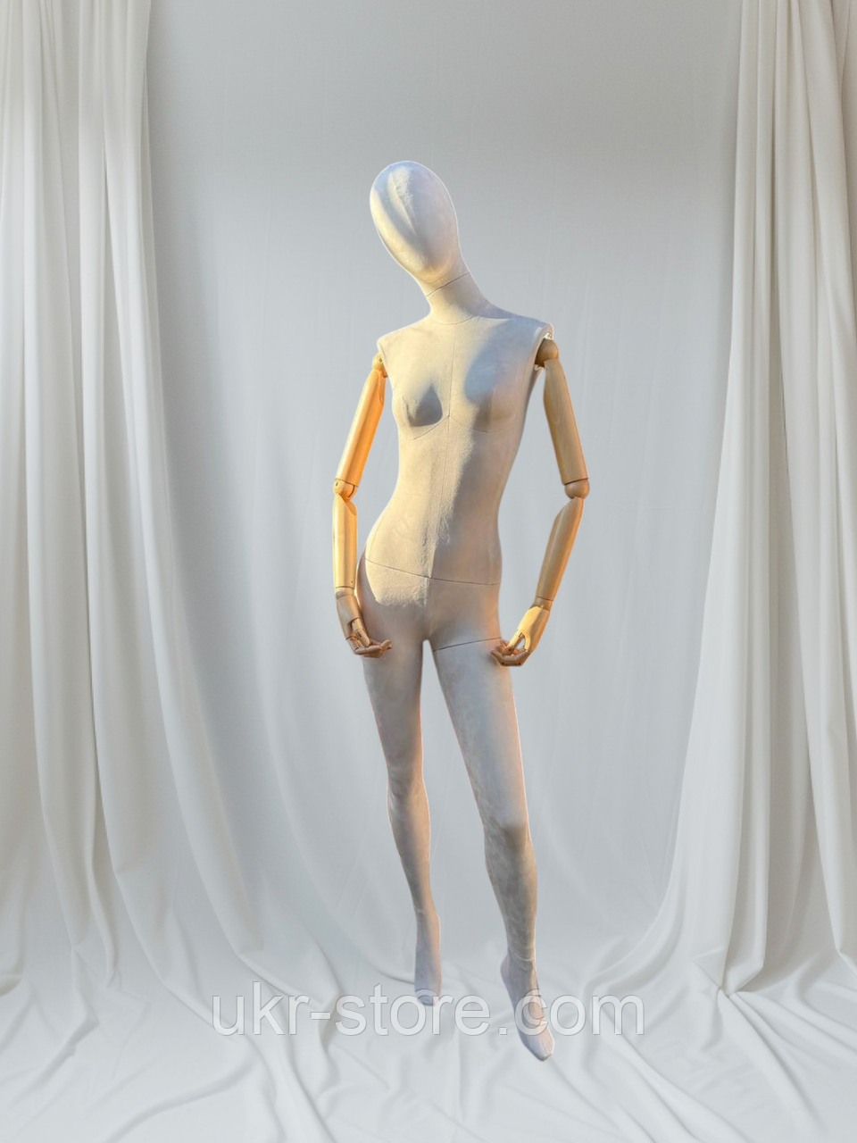 Манекен на повний зріст із дерев'яними руками, фото 1