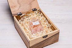 Подарункова коробочка з дерева з ініціалами логотипом індивідуальною персоналізацією