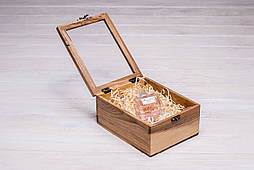 Подарункова коробочка з дерева персоналізована з логотипом