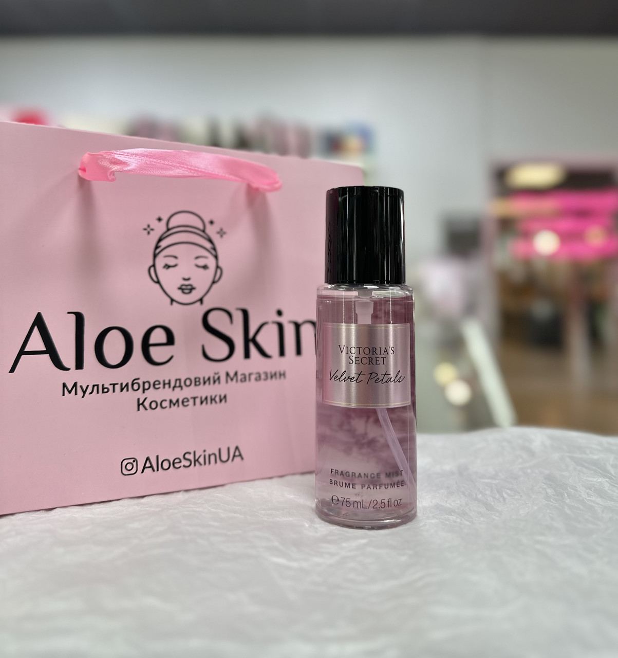 Парфумований спрей для тіла Victoria's Secret Velvet Petals 75мл