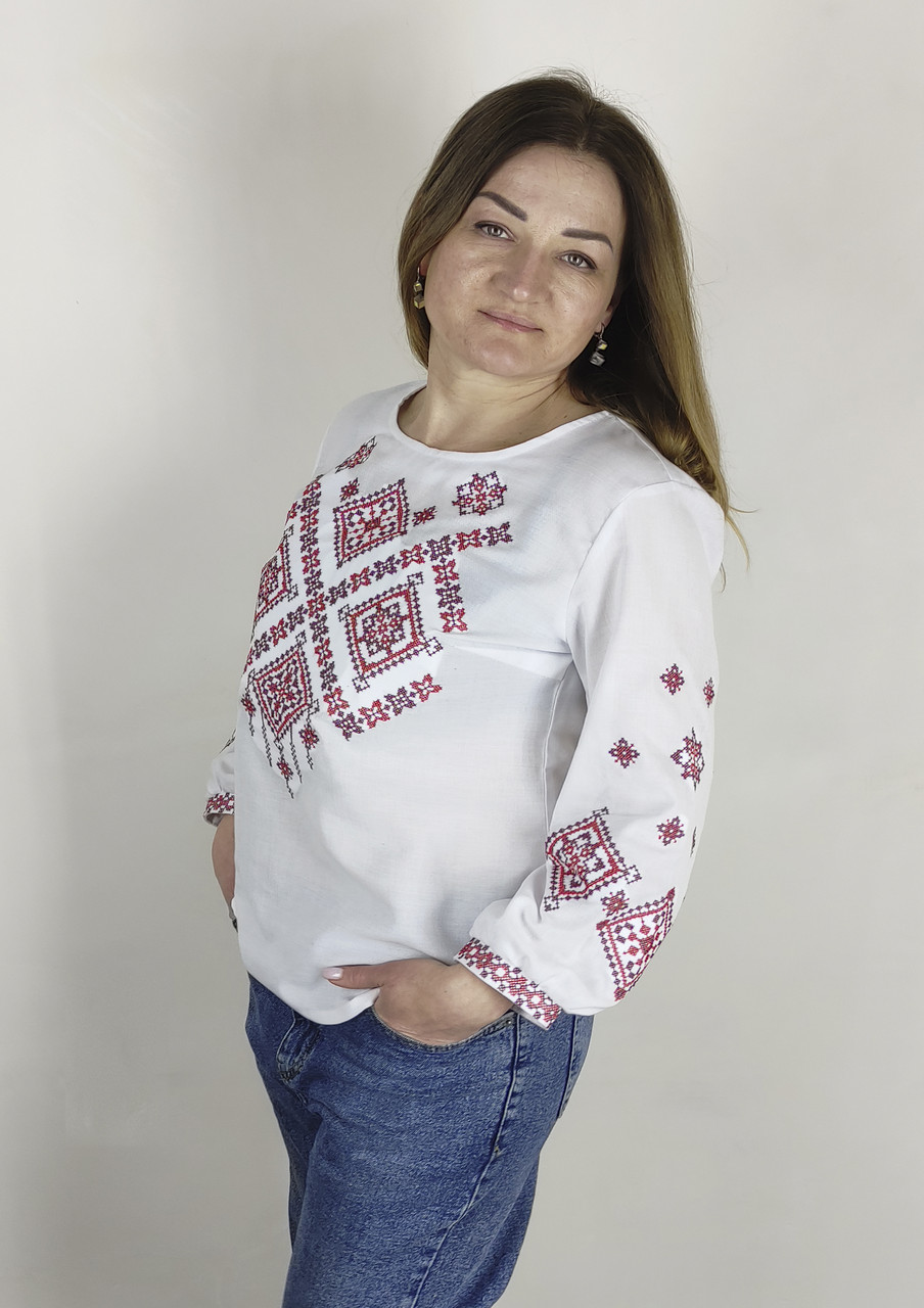 Біла жіноча вишиванка на 3/4 рукав на домотканому полотні