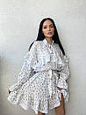 Жіноча коротка біла сукня з рюшами та мереживом, фото 7