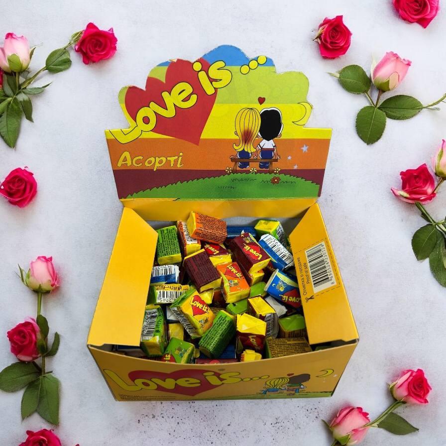 Подарунок дівчині або хлопцю жуйки лове іс асорті жувальні гумка love is