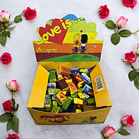 Подарунок дівчині або хлопцю жуйки лове іс асорті жувальні гумка love is