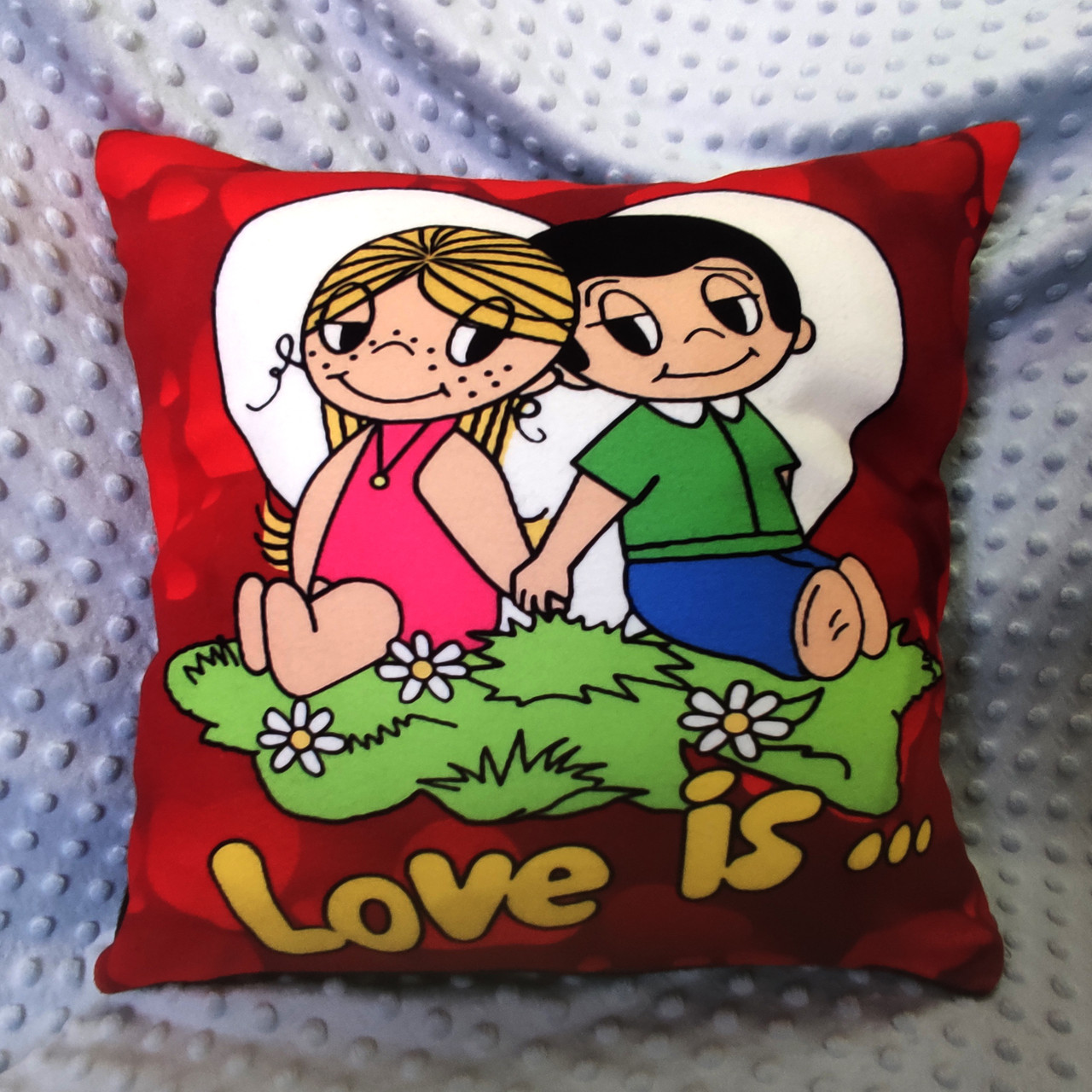 Наволочка (Подушка) 40х40 з принтом на тему: Кохання. Love is  (як в жуйках) фліс, фото 1