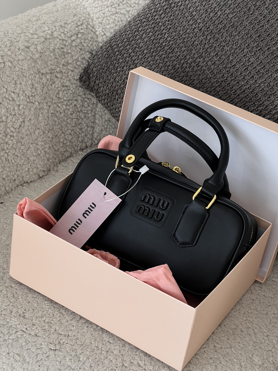 Сумка жіноча Miu Miu Arcadie Leather Bag чорний крос боді Міу, фото 1