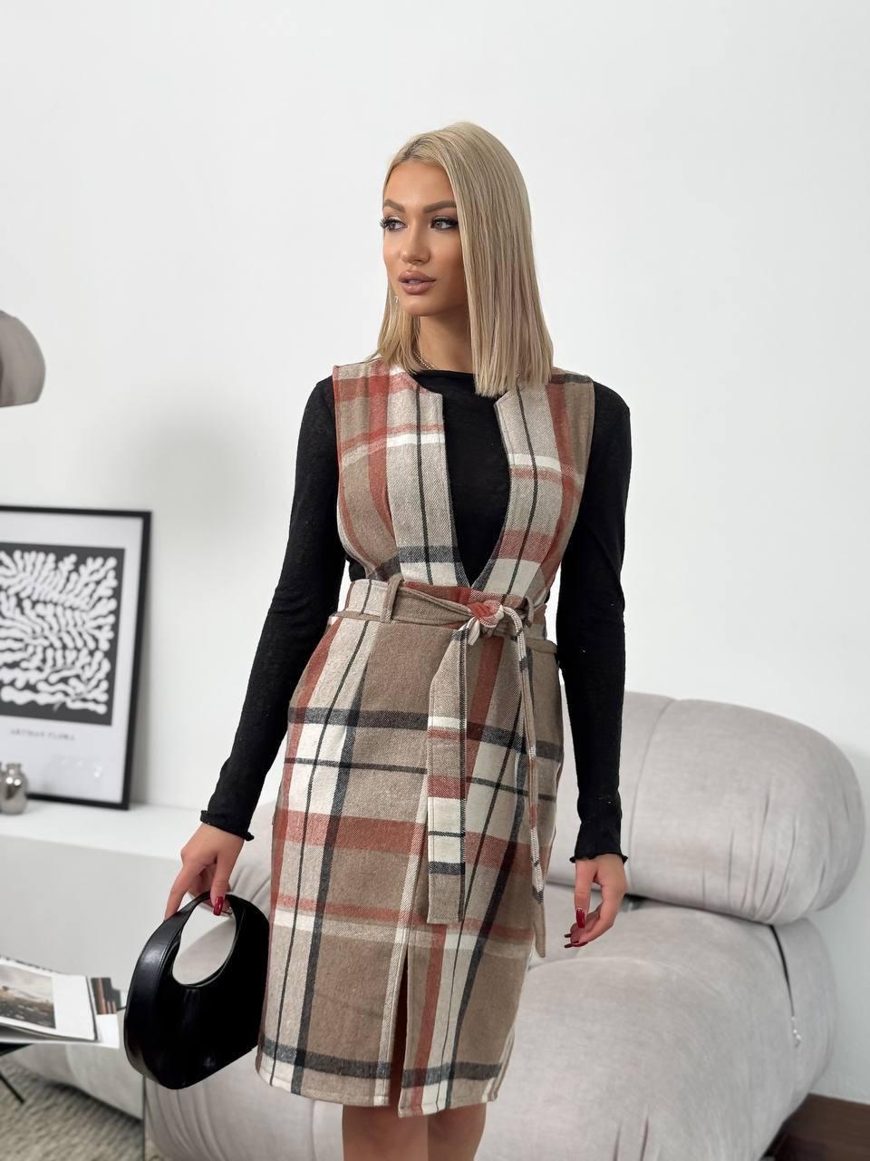 Жіночий бежевий кашеміровий сарафан в клітинку з поясом, фото 1