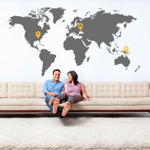 Інтер'єрна вінілова наклейка на стіну Карта світу з мітками, фото 1