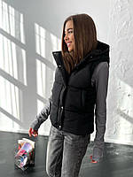 Жіноча стильна жилетка з капюшоном на блискавці та кнопках