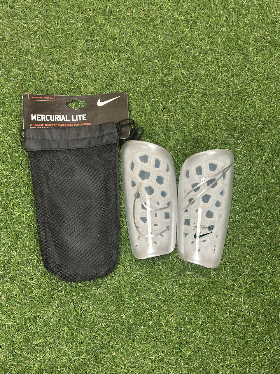 Футбольні щитки Nike Mercurial Litе/ щитки найк меркуріал