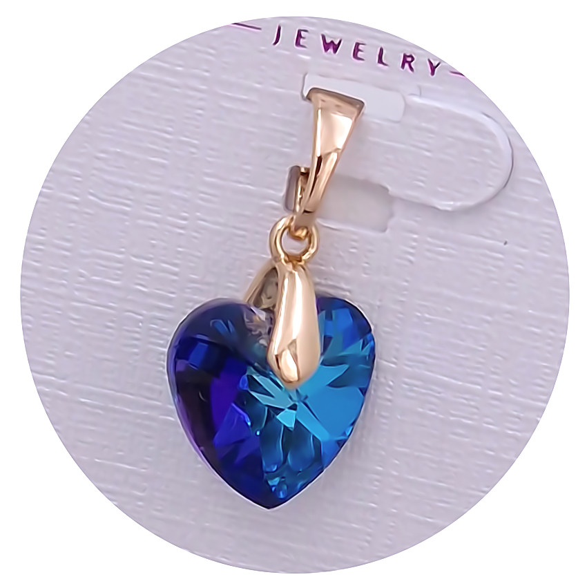 Кулон XР. Позолота 18К. Камені: Swarovski синьо-фіолетового кольору. Довжина: 19 мм. Ширина: 10 мм.