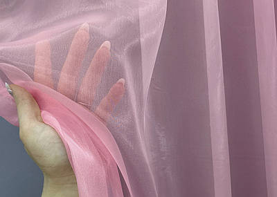 Залишок (2,4х2,8м.) тканини органза однотонна. Колір рожевий. Код 002ту 00-760