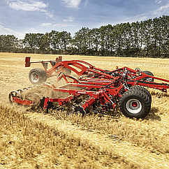 Оренда трактора John Deere 8R 340 з дисковими боронами AMAZONE Catros 6м та HORSCH JOKER