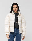 Жіноча стьобана коротка куртка оверсайз молочна до -5°С без капюшона з утеплювачем весняна осіння, фото 5