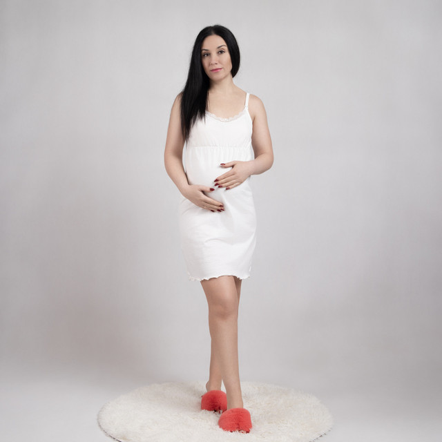 Нічна сорочка для вагітних і для мам, що годують, на бретельках з мереживом однотонна літня білий 44-60р.