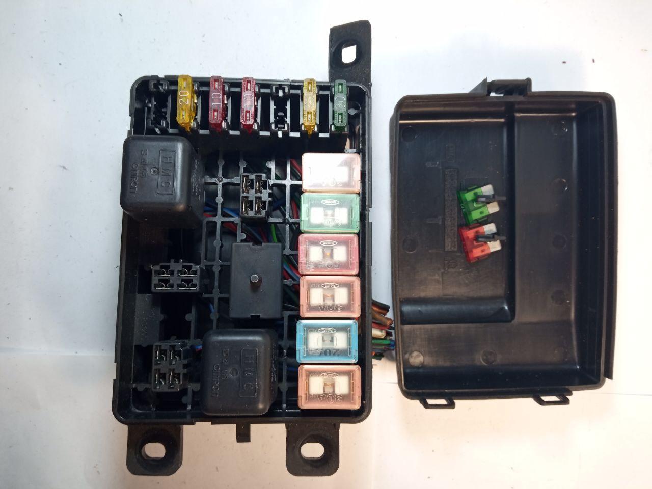 Блок запобіжників Hyundai Lantra НМС 91293-28000 91293 28100