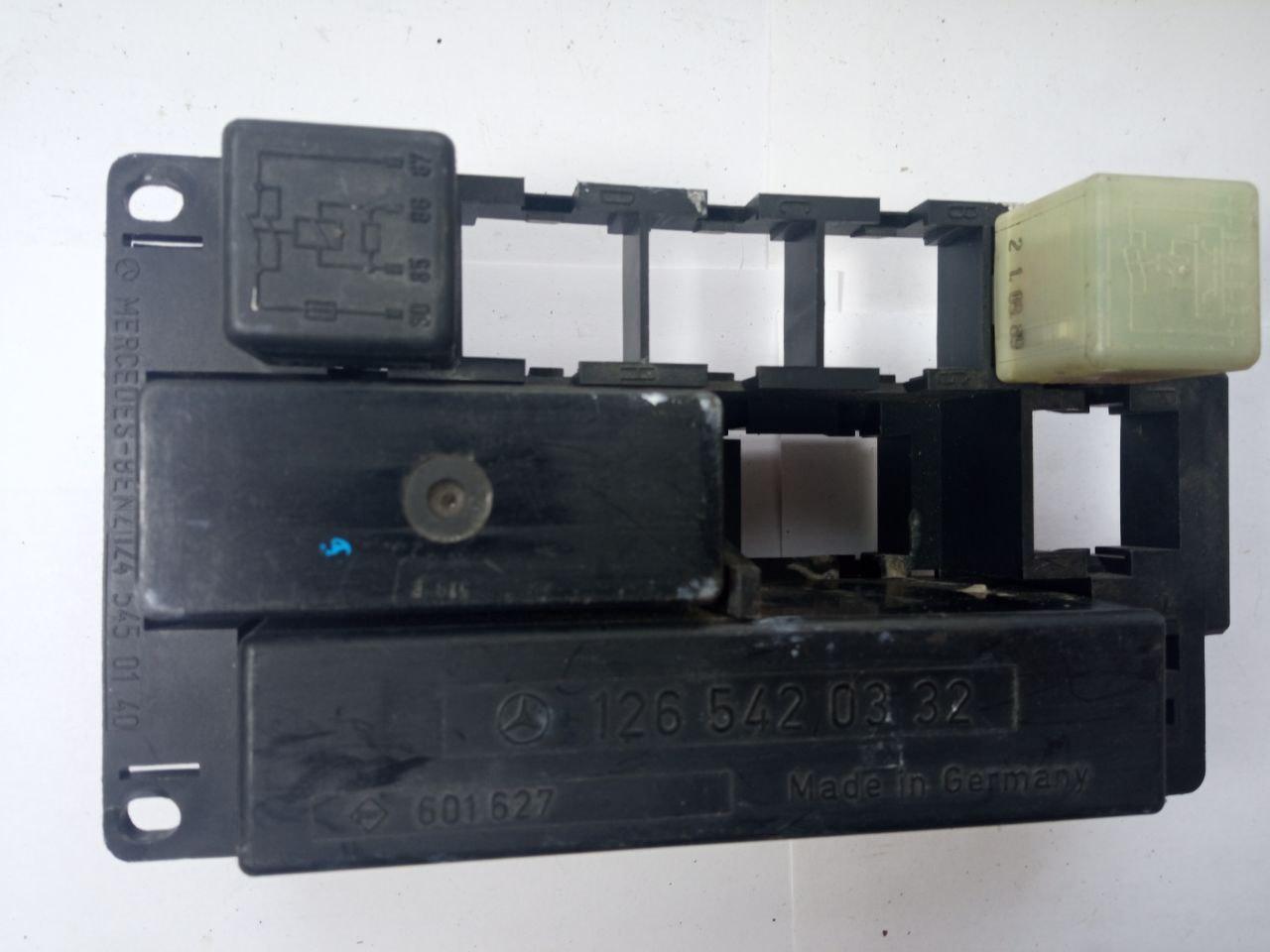 Блок запобіжників Mercedes 124 545 0140/126 545 0332 3273 V124