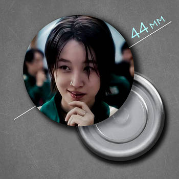 "Семі / Гравець 380 (Гра в кальмара 2 / Squid Game 2)" магніт круглий Ø44 мм