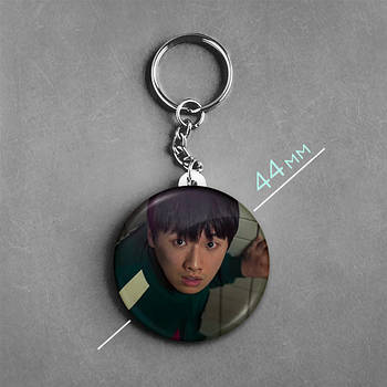 "Мінсу / Гравець 125 (Гра в кальмара 2 / Squid Game 2)" брелок круглий Ø44 мм